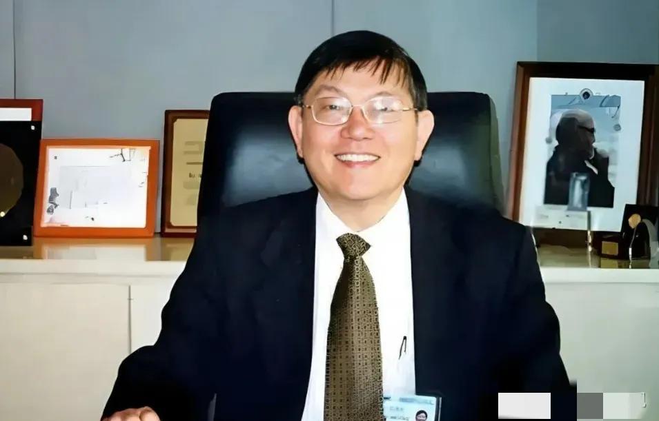 中芯国际创始人张汝京在2009年离开台积电时，台积电董事长告诉他，你敢去大陆，那