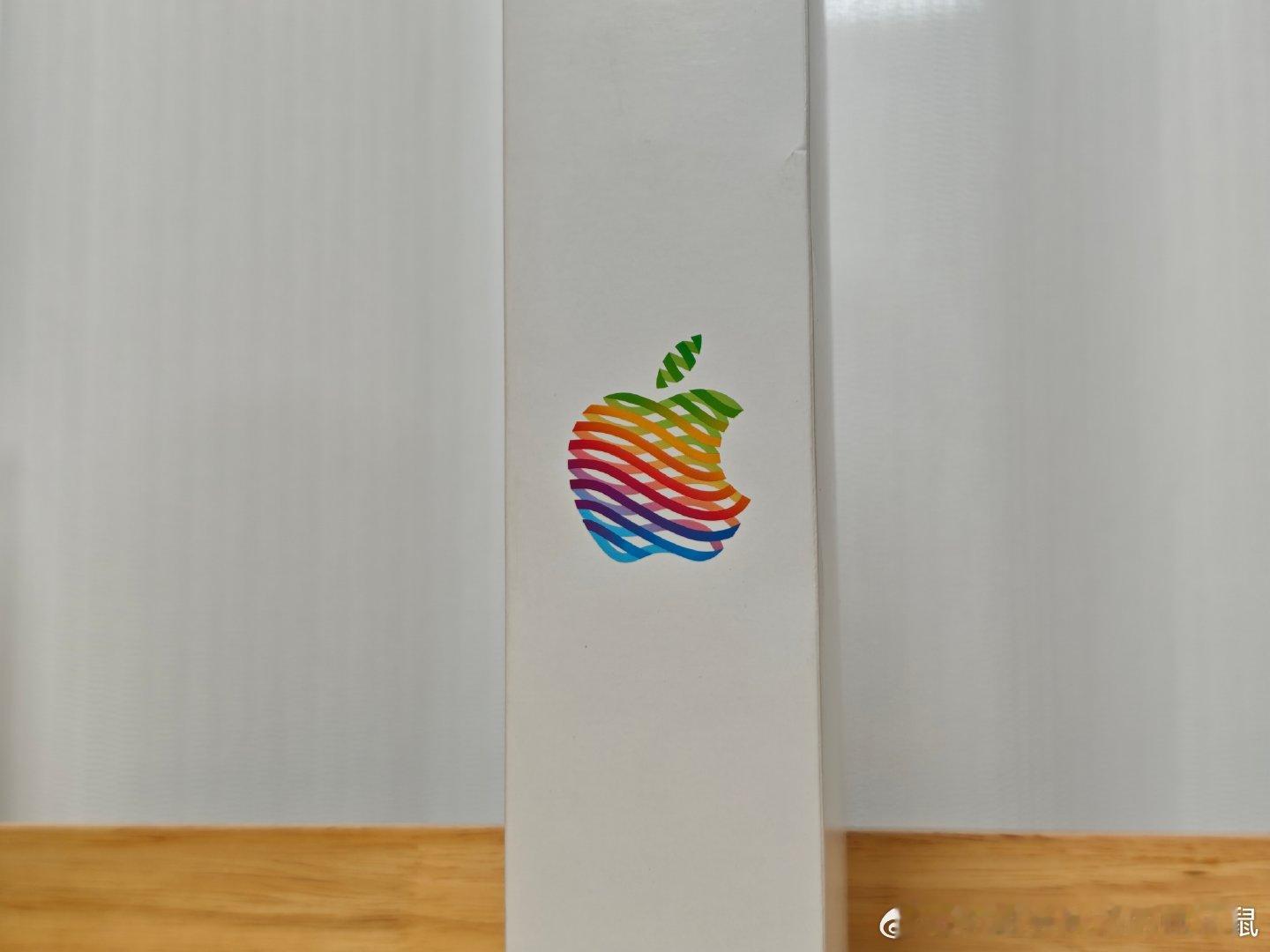 给大伙抽一个深圳前海壹方城 Apple Store的开业伴手礼，是一个保温瓶【转