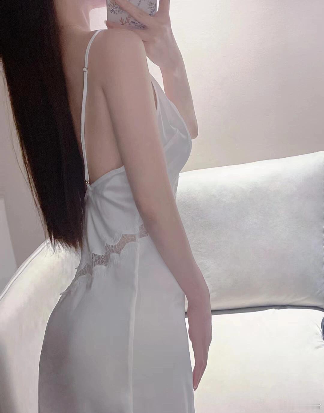 -  点赞看睡衣 ​​​