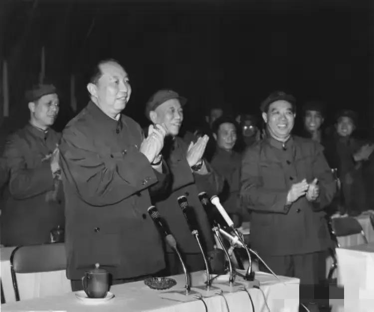 1976年10月，55岁的华国锋同志接过了毛主席的重担，担任中共中央主席、中央军