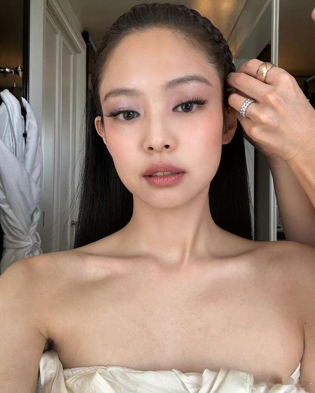 美妆时刻Jennie  专栏 · 我看到的金珍妮