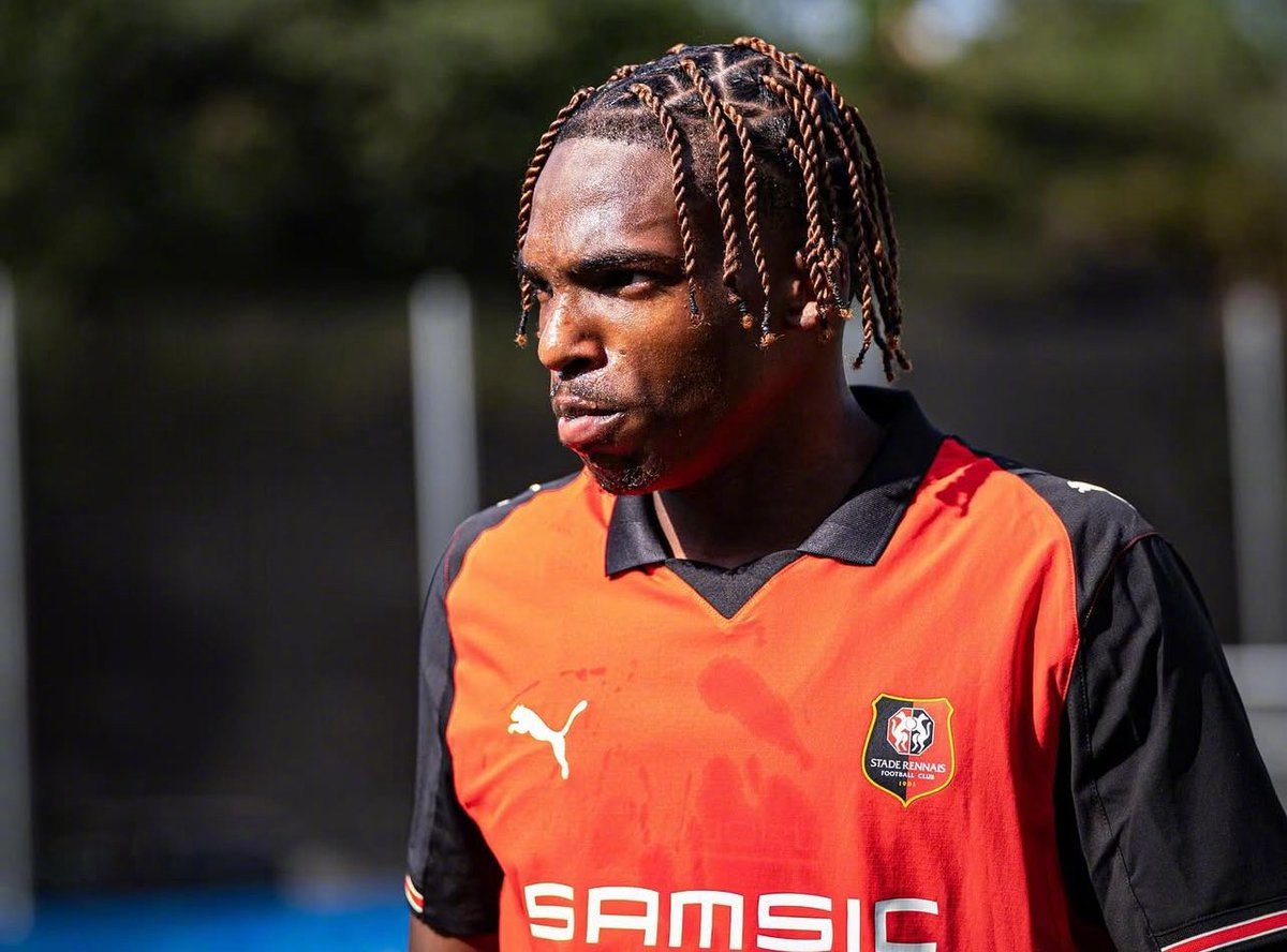 📢 曼联正在关注杰里米·雅克。消息源：DuncanCastles