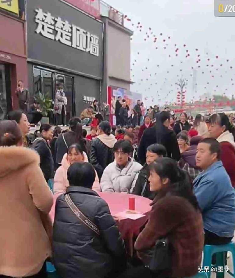 说了你们可能不信，宜宾人此刻正在吃龙肉！[呲牙]


都说四川人神吧，最神的还得