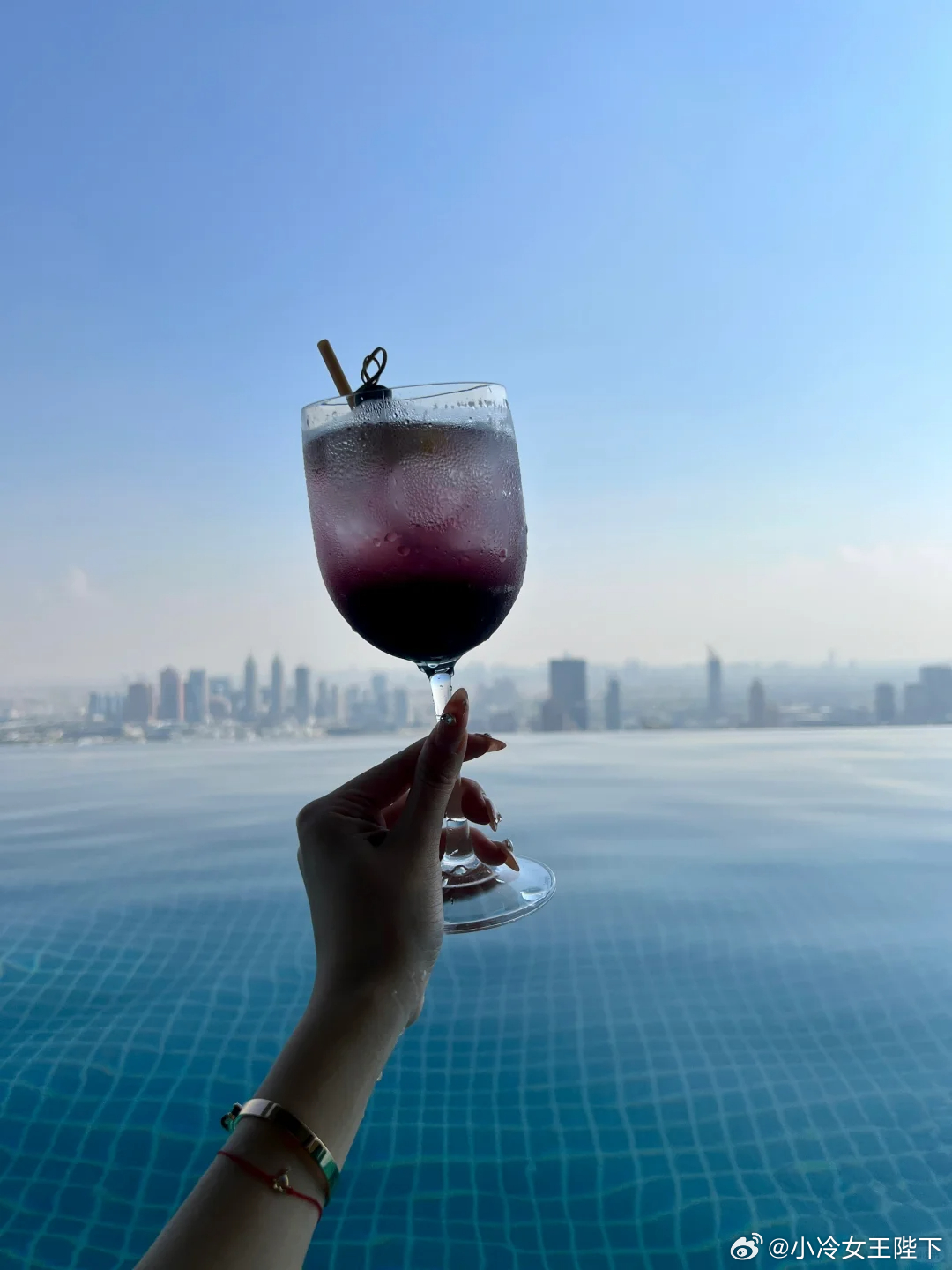 🇦🇪云端Skypool Dubai泳池跟瑞吉酒店一栋楼 去那天刚好住在瑞吉 