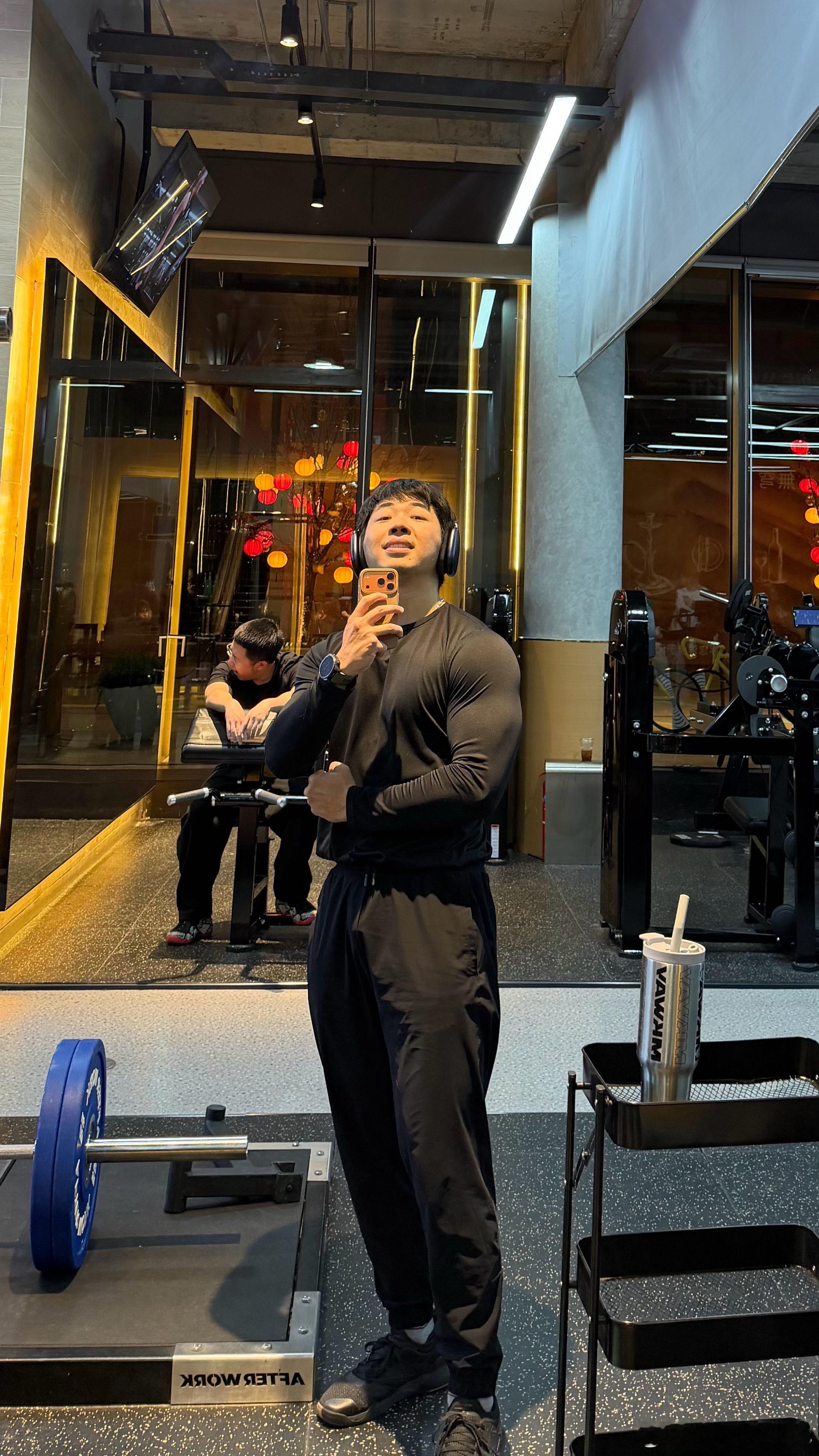 作为十年健身老炮，雪季非上雪日，给自己练腿计划也改为滑雪服务了，这套计划亲测两个