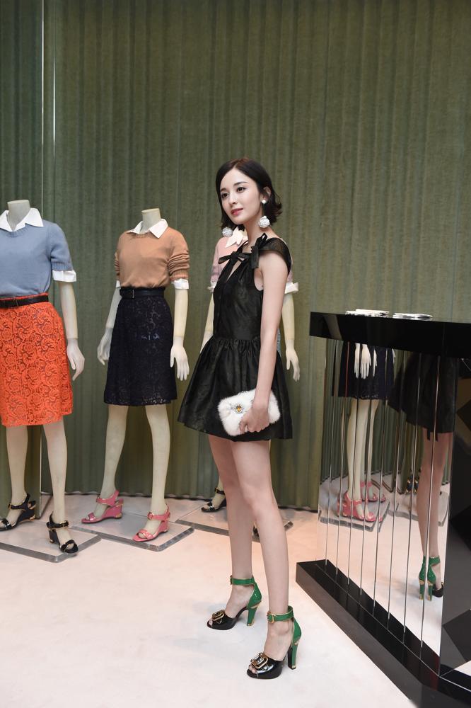 172cm娜扎同框168cm江疏影，居然被衬得像小短腿？
你去翻《花儿与少年3