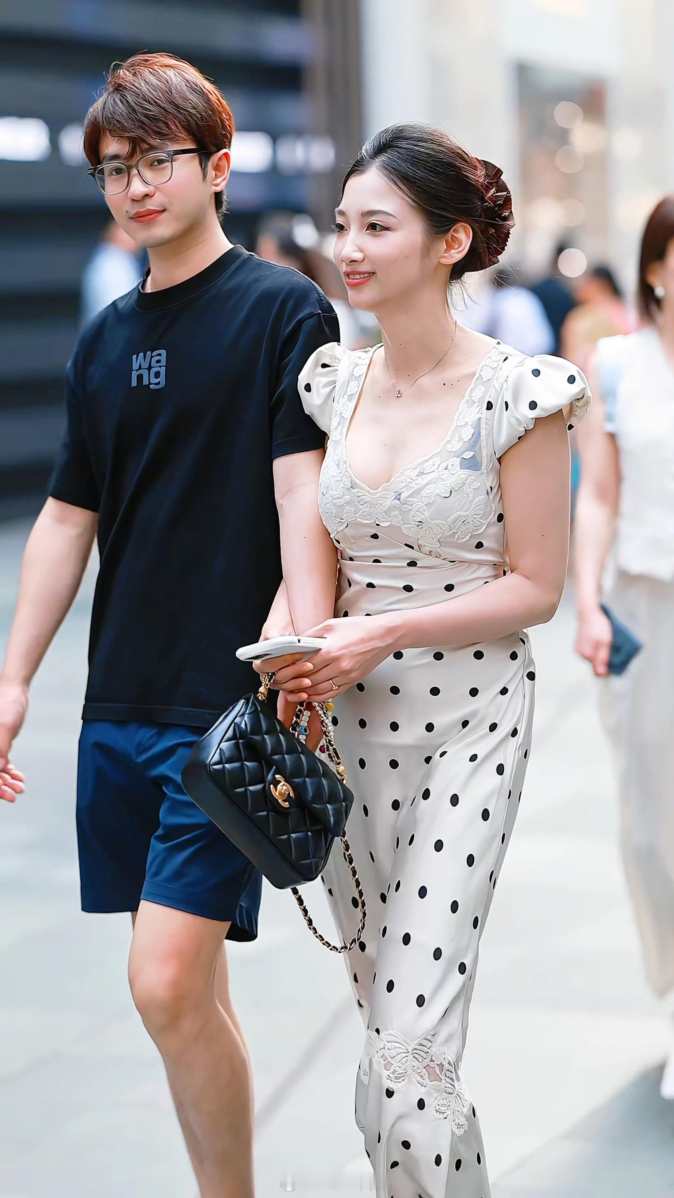 【成都街拍】周六，宝贝们早安！丨摄影拍照每日穿搭