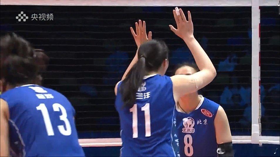 25-18，北京大比分扳回一局，大比分1-1。这场球对北京非常重要