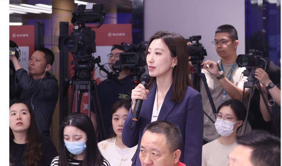 中国记者连环发问，把联合国秘书长问到结巴、语塞、脸都绷不住。你纪念广岛，却不敢说