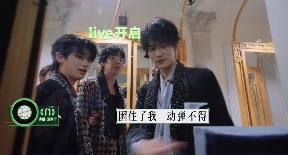 王玉雯一秒认出刘宇宁的歌开推里王玉雯看到歌词瞬间就认出是刘宇宁的《门》，一秒反应