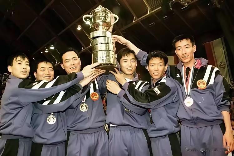 1995年天津世乒赛，中国男团堪称走出低谷、重振雄风的典范。上世纪80 - 90