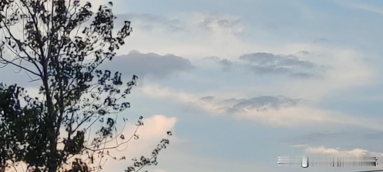 内蒙古包头市包钢股份一板材厂发生爆炸，事故造成2人死亡，5人失联，另有66人送医