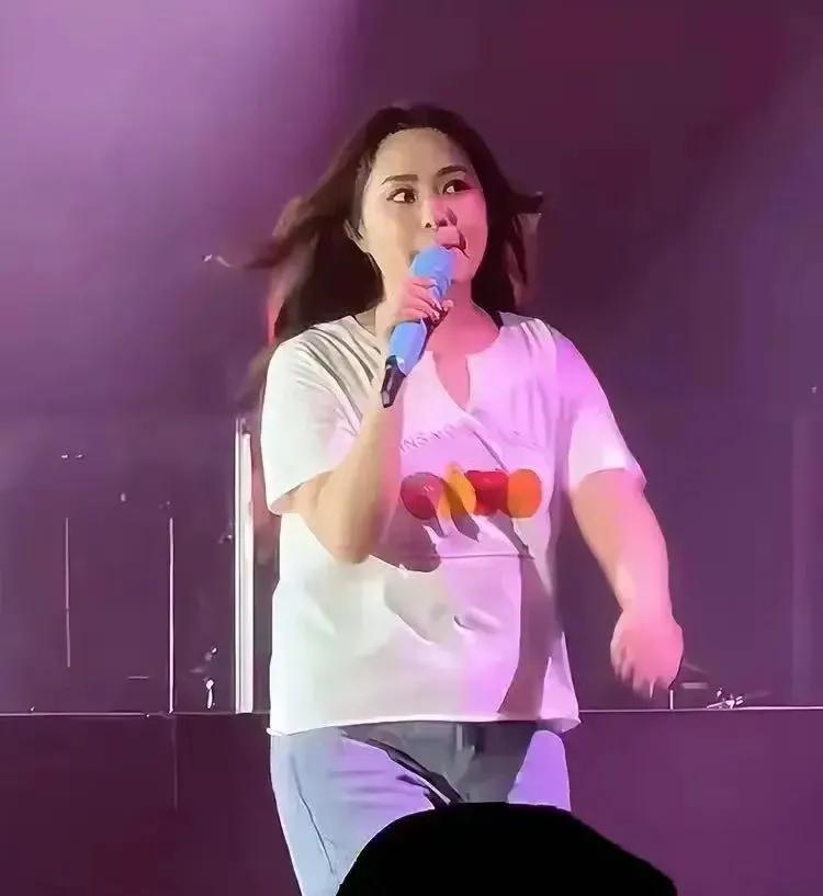 阿娇复胖，原来是他的原因，她真的是胖过瘦过就是没有丑过。

这几年，她是不停的胖