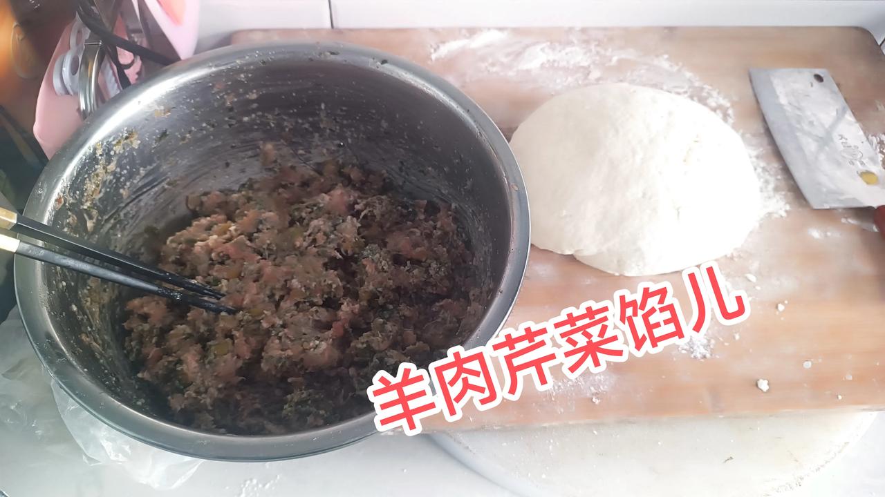 连包带蒸，我一个人忙活了2小时，终于吃到嘴了，一咬一流油，香到骨子里去了。