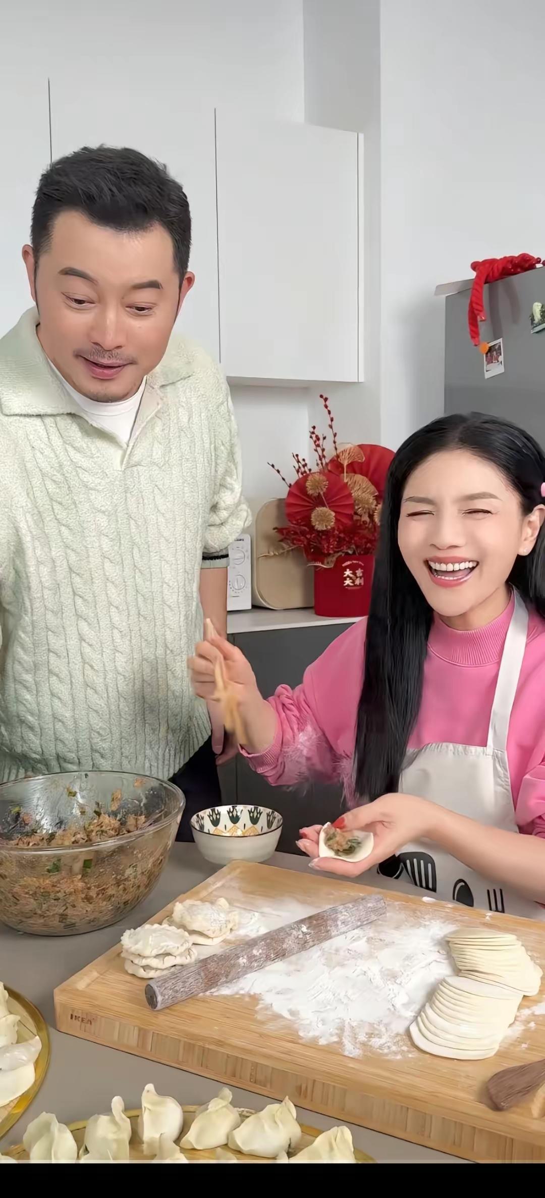 隔屏都能感觉得到，沙溢胡可这两口子过的是真幸福。女士温婉甜美男士幽默帅气，沙溢口