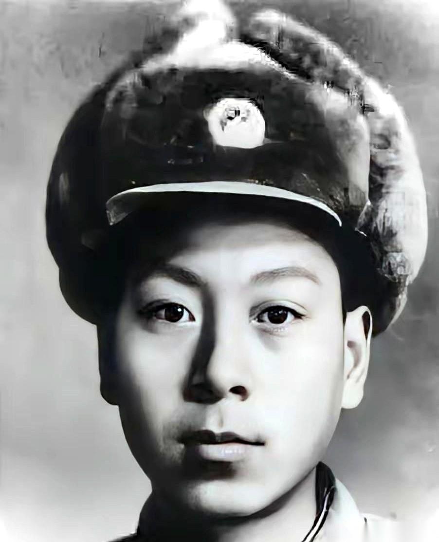 爆破筒塞进去，被推出来。
再塞进去，又被推出来。
嗤嗤冒着烟的导火索，在冰天雪地