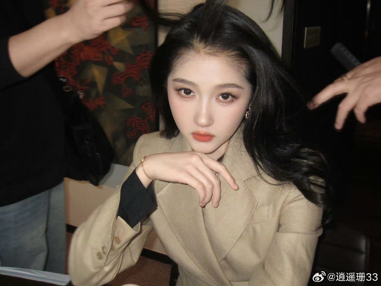 关晓彤职场穿搭教科书关晓彤早这么穿就好了 简约大气、利落精致，这身确实把职场穿搭