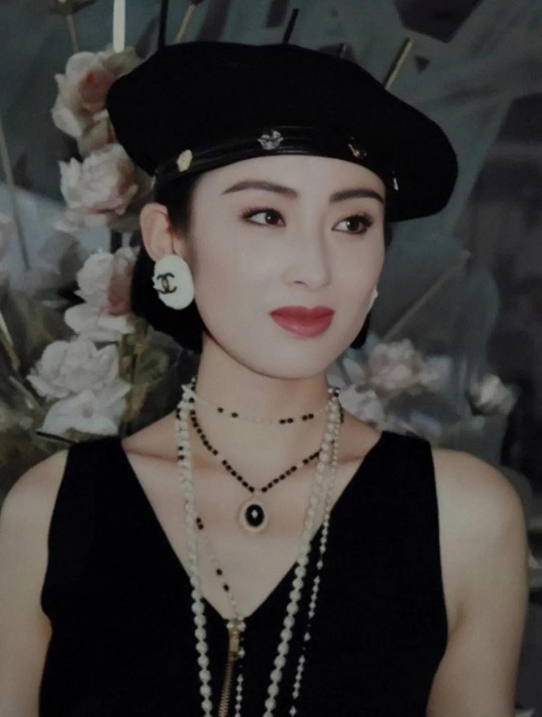 张敏向公众自曝：我们分手时，他警告我说没有人敢碰他曾经碰过的女人，其中包括我。向