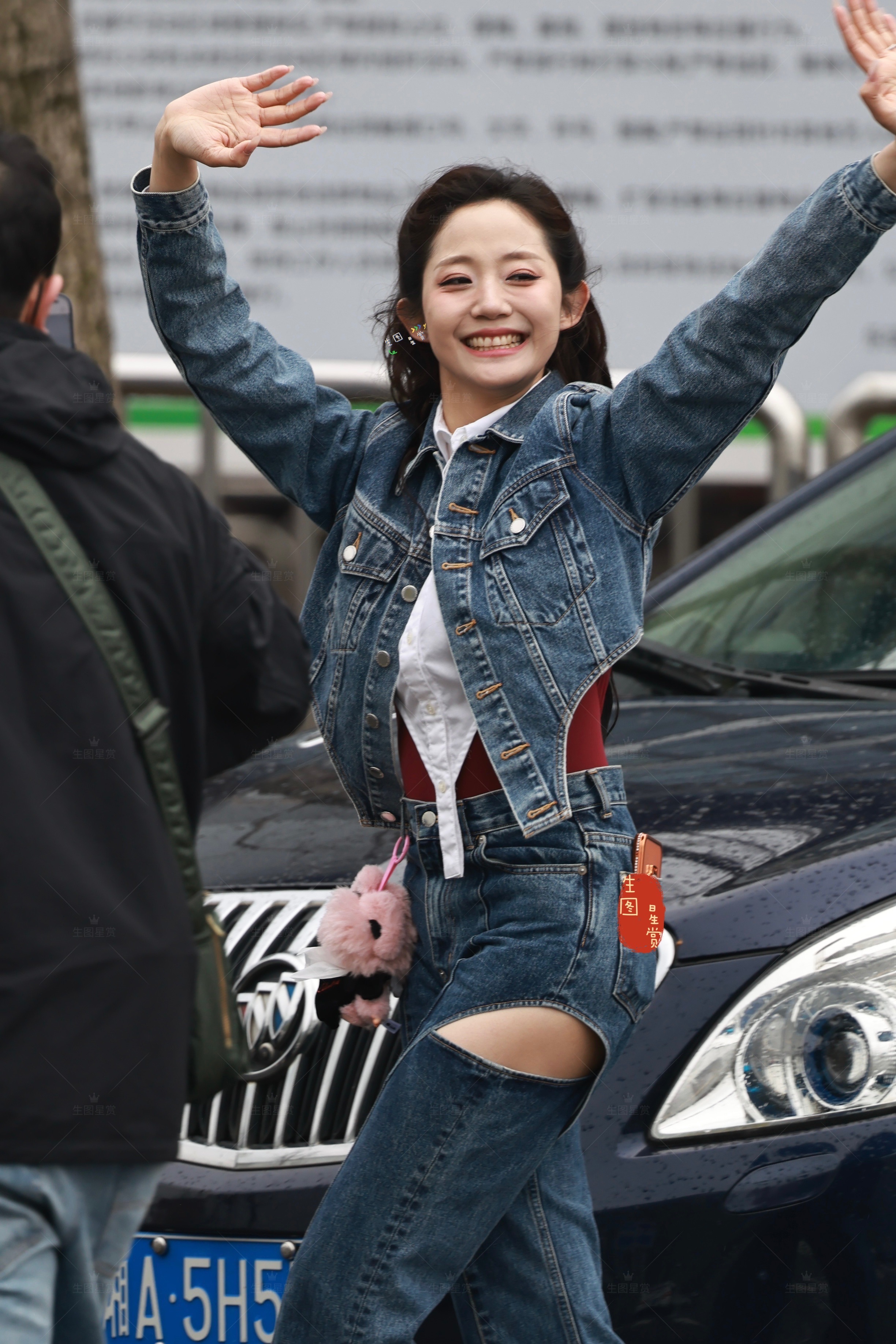 牛仔套装的万千惠，今天是奔跑的姐姐💙万千惠今日乘风2026 浪姐上班 