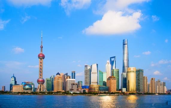 中秋国庆容易爆满的12大景点：
 1. 北京：故宫、八达岭长城
故宫限流门票经常