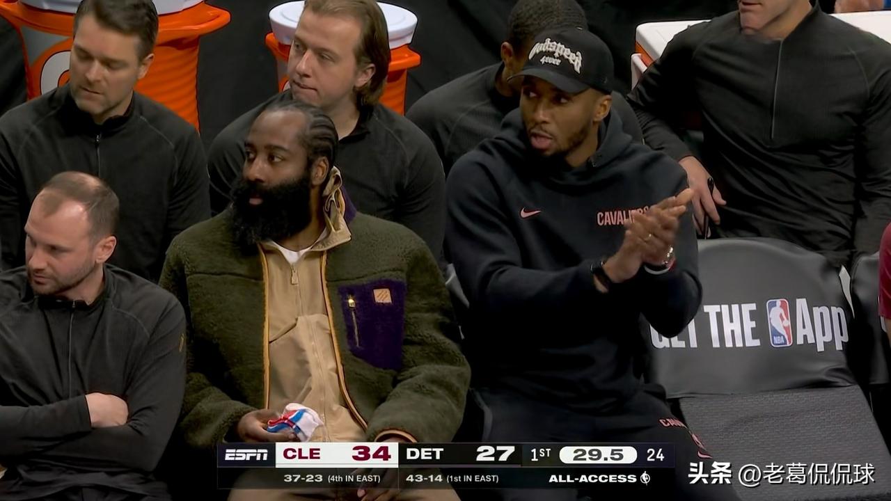 骑士当家球星米切尔真是太会说话了！在今天骑士客场挑战活塞的比赛中，此役因伤缺阵的