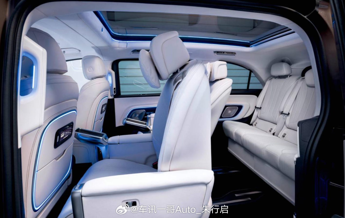 全新奔驰纯电VLE正式发布，新车基于全新MPV架构打造，最多可选8座布局，提供前