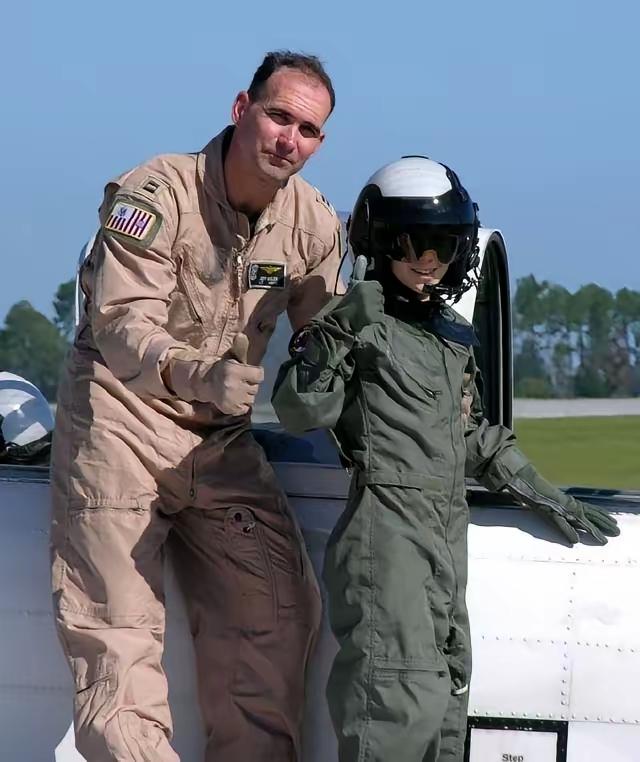 震动美国！前 F35 教官助华训练被抓，美国网友怒喊：公开绞刑！

就在最近，美