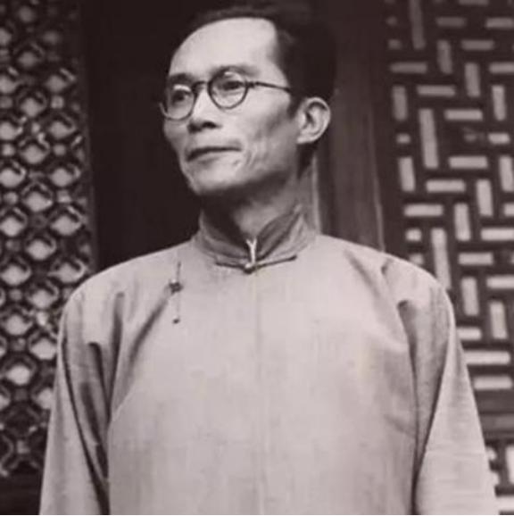 1962年，清华校长梅贻琦病逝。家人在整理他的遗物时，在病床底下竟然发现了一个手