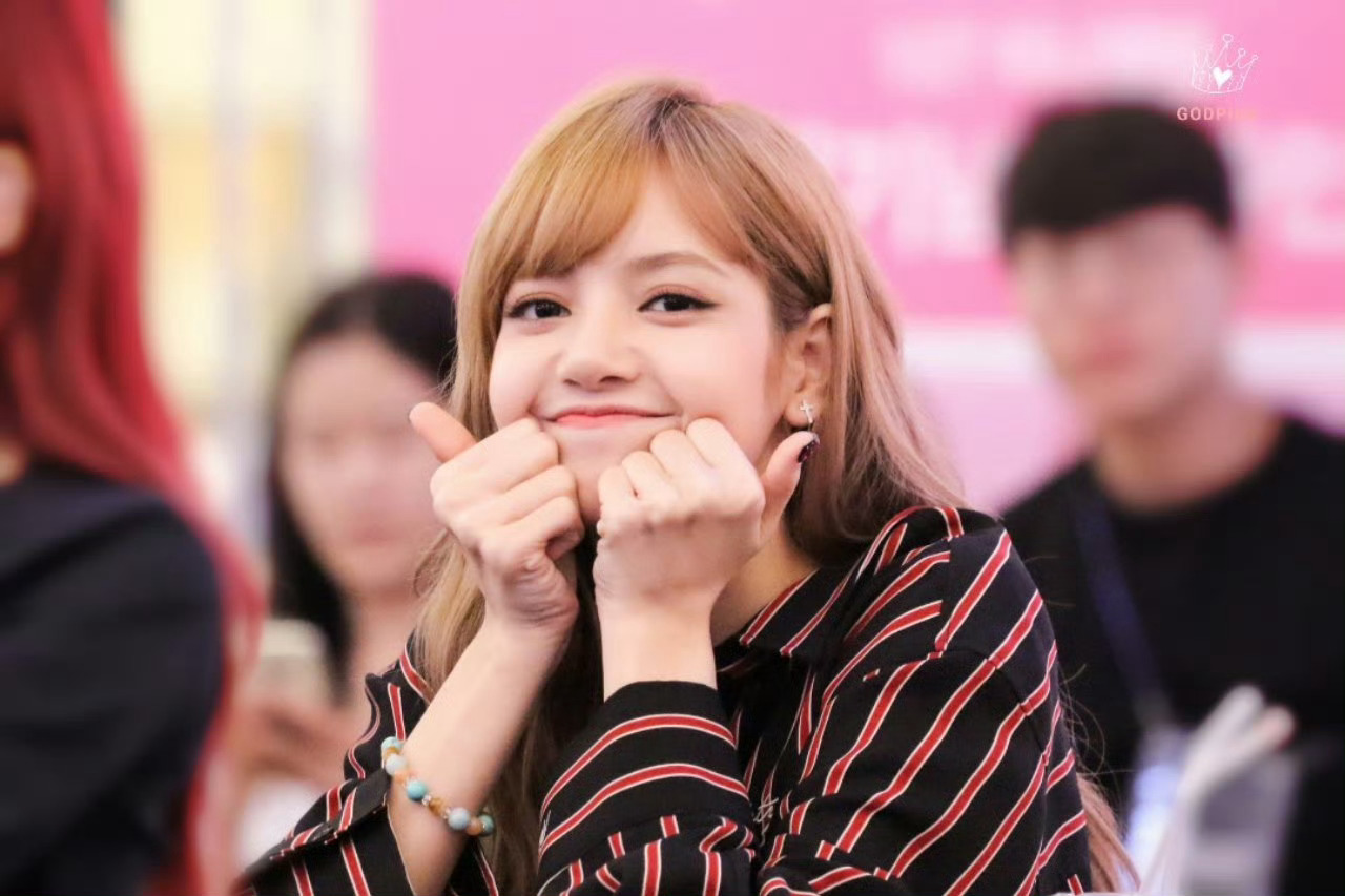 LISA 🖤LISA KPOP女永一 【那年今日】180623 高阳签售会 饭