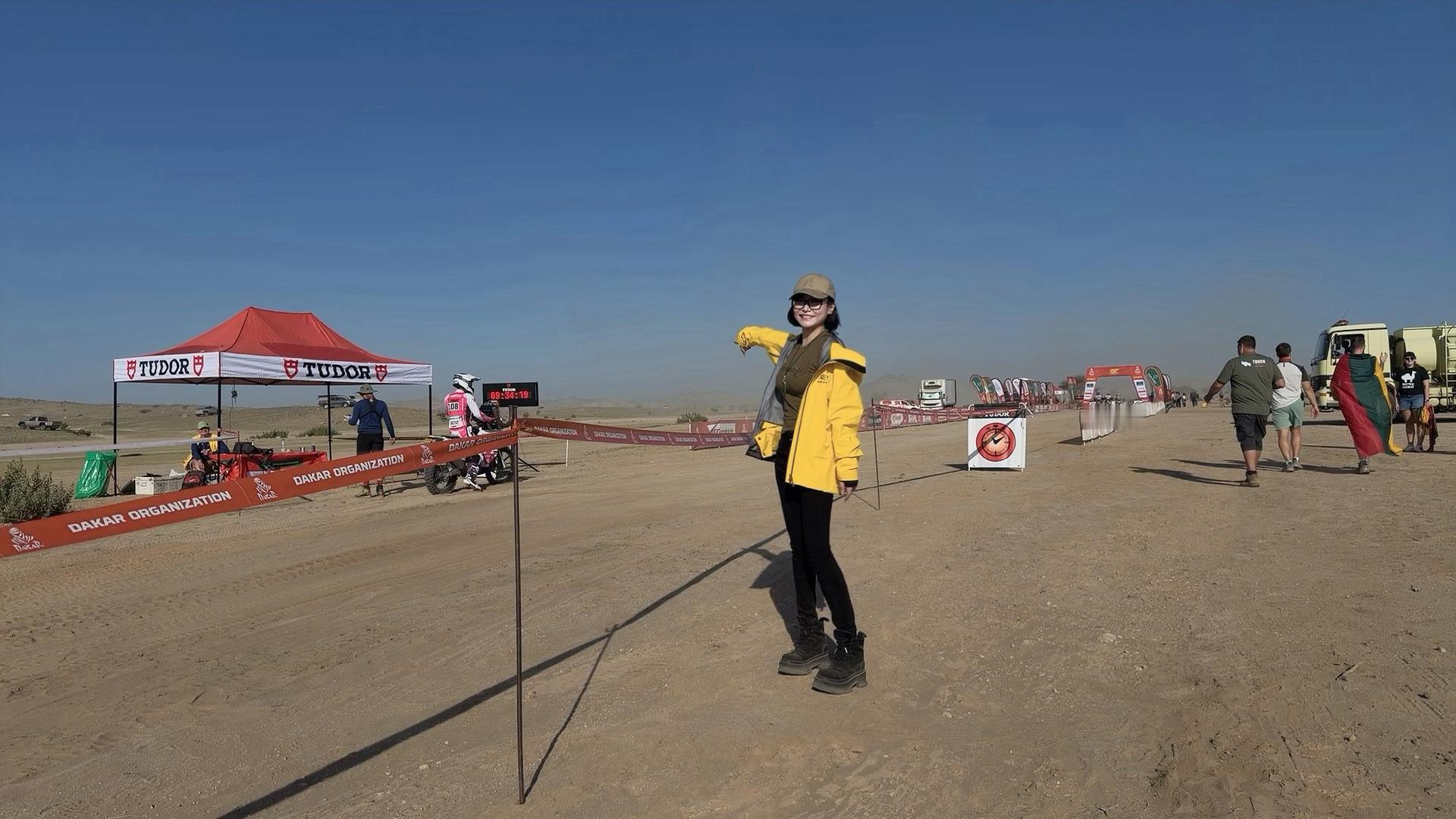 摩托车组排位赛发车！我还抓到了1087X～火速来个合影达喀尔拉力赛 沙特阿拉伯