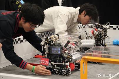 【中国唯一代表队！#重庆大学团队挺进机器人世锦赛全球三强#】5月7日，重庆大学传