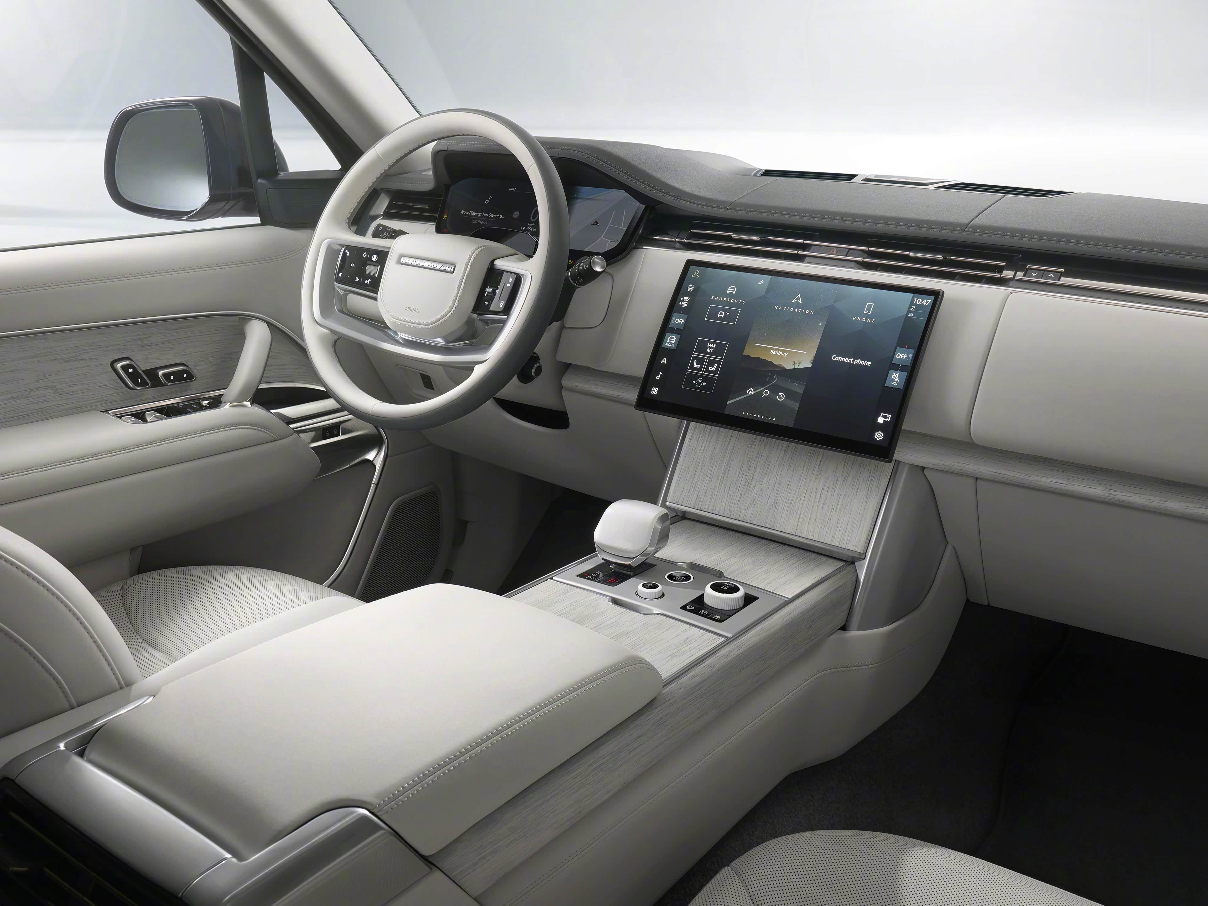 揽胜SV Ultra，路虎全新旗舰SUV。SV Ultra专属车漆泰坦银，漆面含