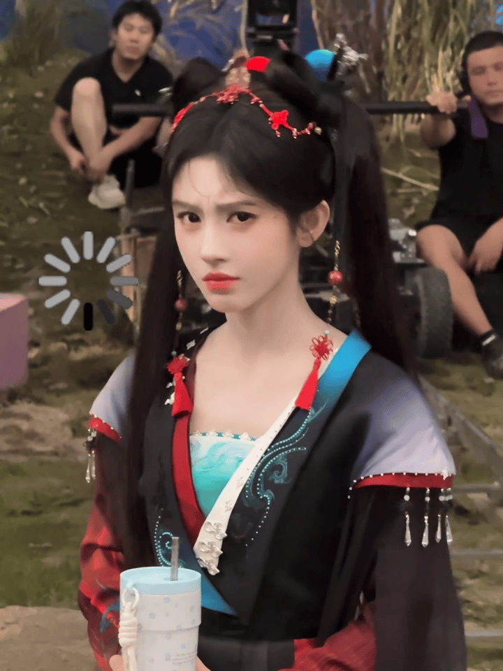 预告多久鞠婧祎张云龙就打了多久十里桃花 待战的年华凤冠的珍珠 挽进头发~ 