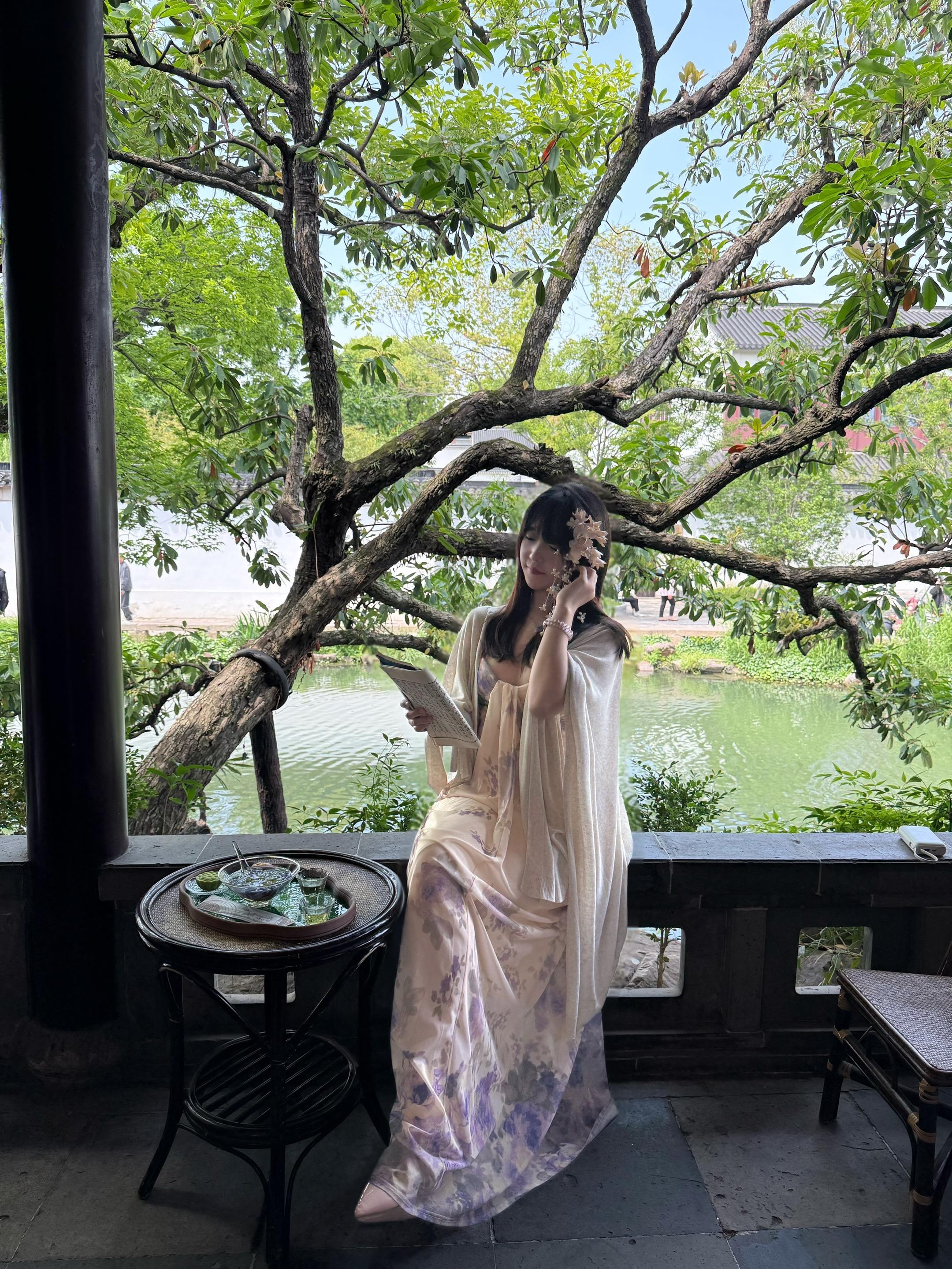 此恨绵绵无绝期。
