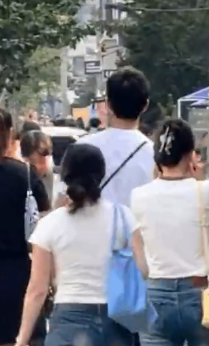 李现穿着像大爷 ​​​