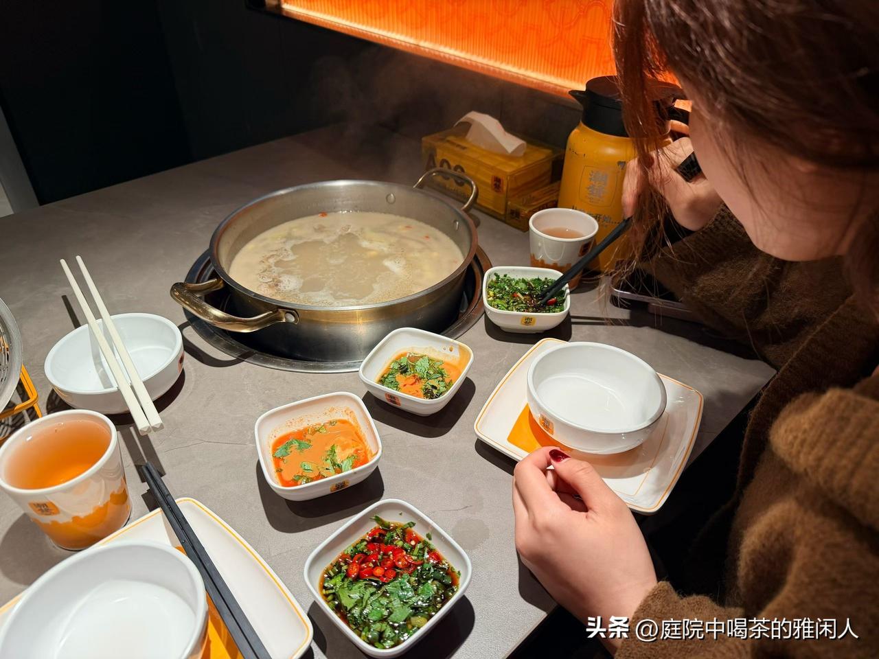 人性这东西，真的不能细琢磨，越想越扎心。

带女儿逛街我算是看明白了，花谁的钱，