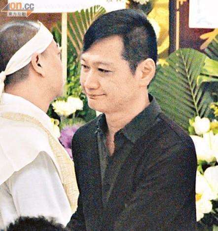 欧阳震华一句话说到了成年人友情的心声！  

刷到他在许绍雄葬礼上接受采访的片段