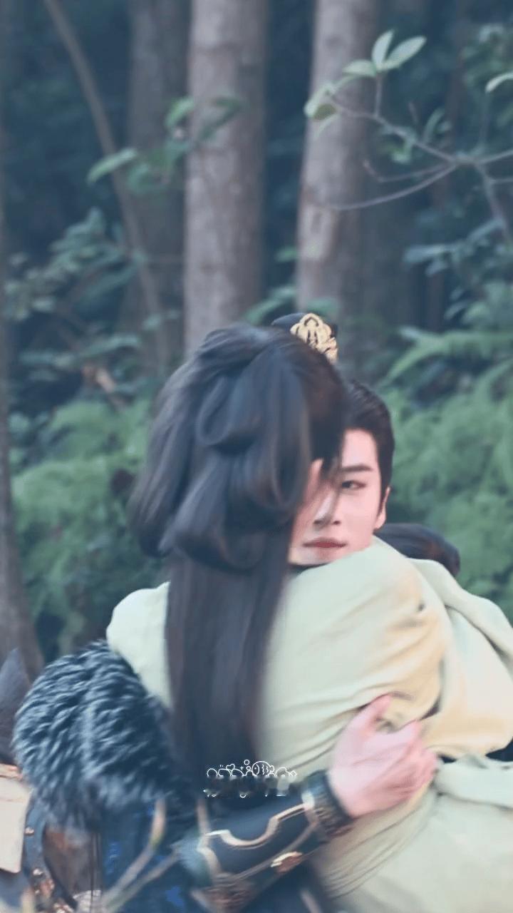 终于轮到闫桉上桌了 演员闫桉，正式登场！从爱豆到古装男主，他用扎实的进步赢得机会