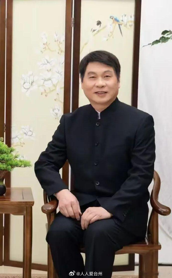【一镜一故事20年100面古镜他在台州读懂千年镜文化 】一面青铜古镜，方寸之间，