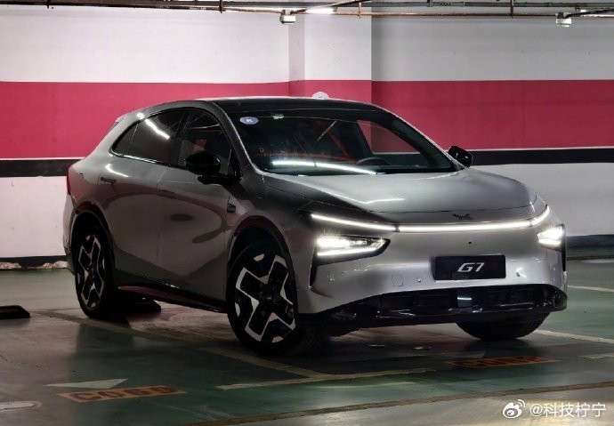 探索未来，享受科技带来的舒适与安全。小鹏G7，以19.58万起的亲民价格，搭载尖