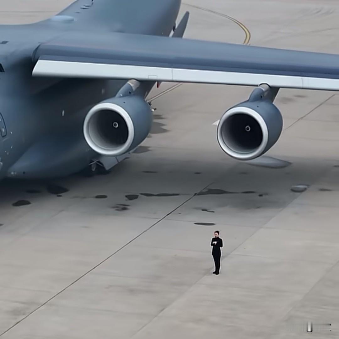 【空军派出最新型国产战略运输机运20B赴韩接迎烈士遗骸回家！】日前一架空军运20