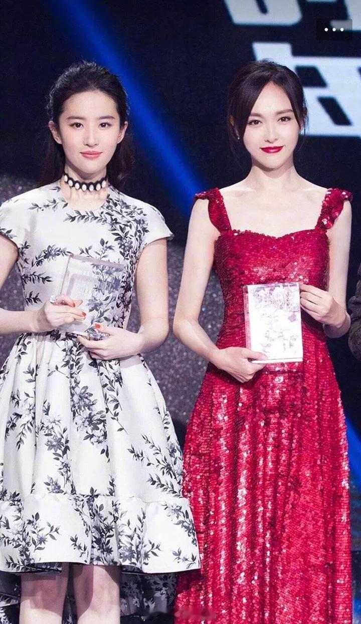 刘亦菲的高冷，配上唐嫣的甜美，你们觉得那位美女更出众呢？