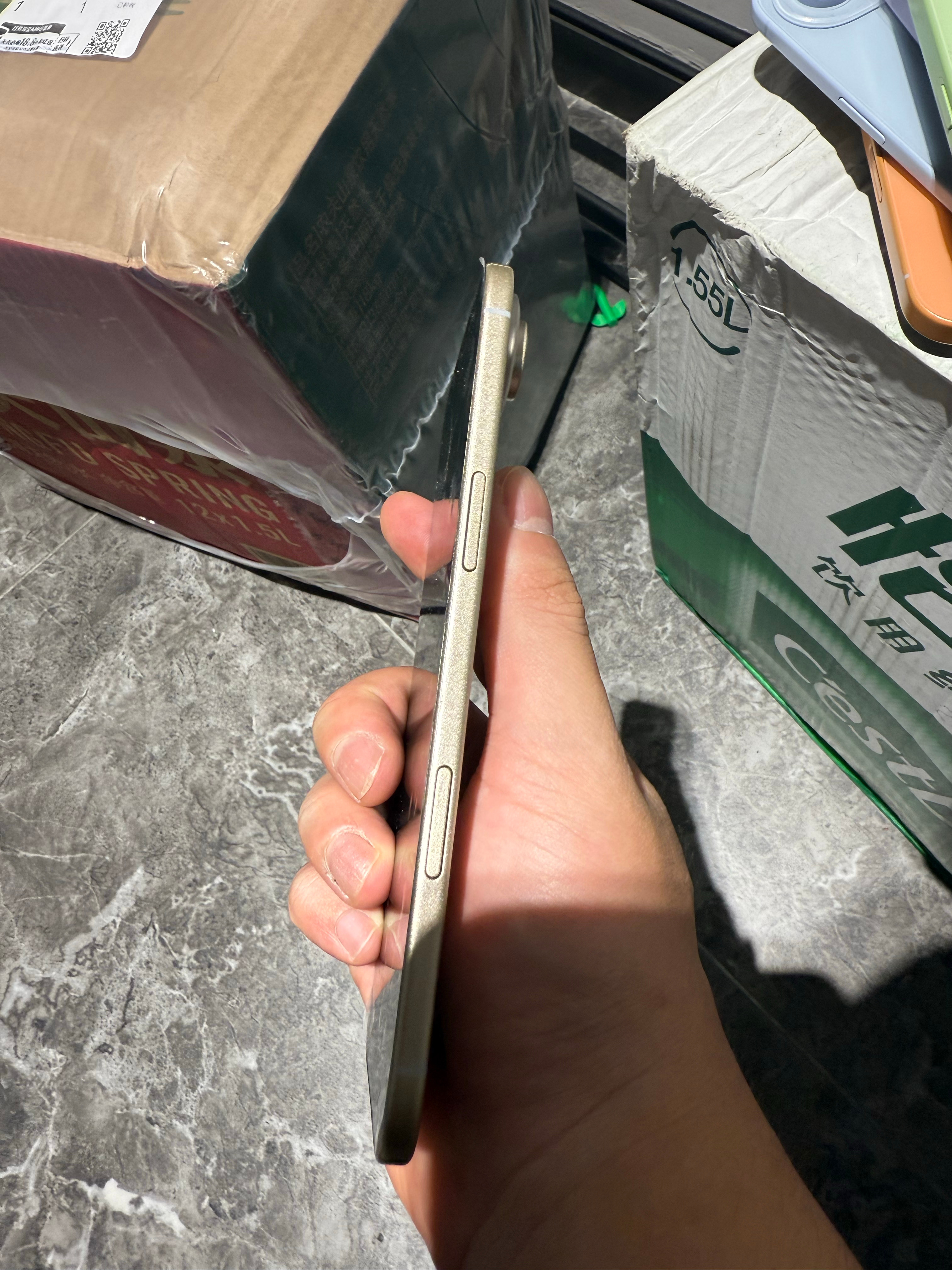 iPhone17系列这次我只对air感兴趣，但是价格超过6000应该就拔草了，其