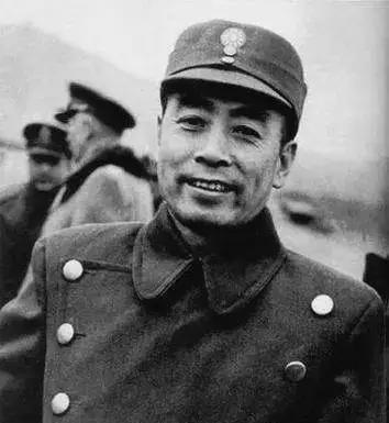 抗战时，日本军队从各个战线对延安和各抗日根据地形成包围圈，而中国共产党领导的秘密
