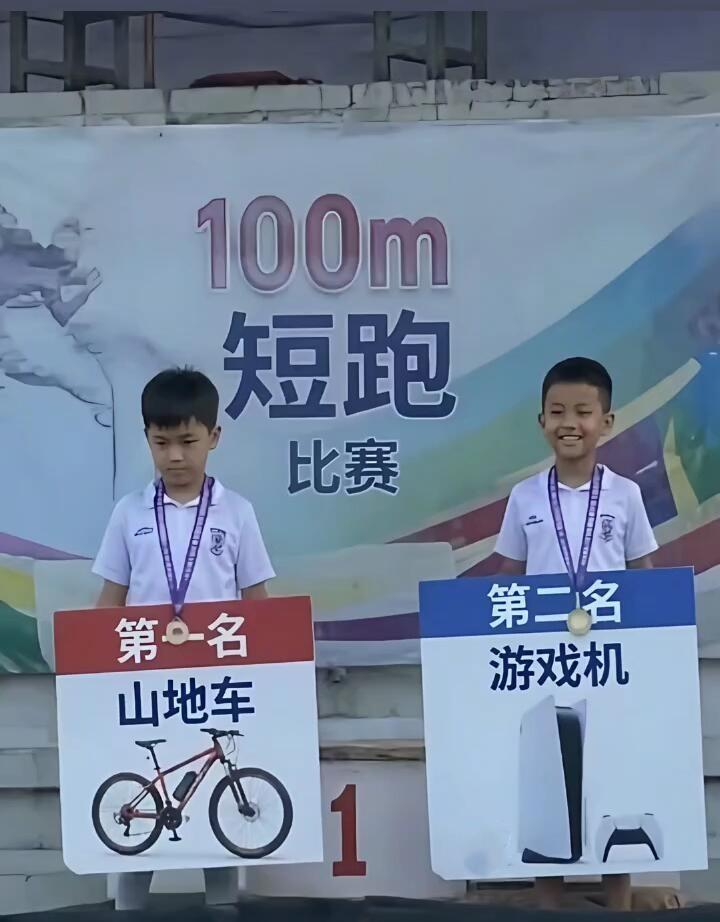 奇了怪了，为什么拿了第二名的反而比拿了第一名的开心？