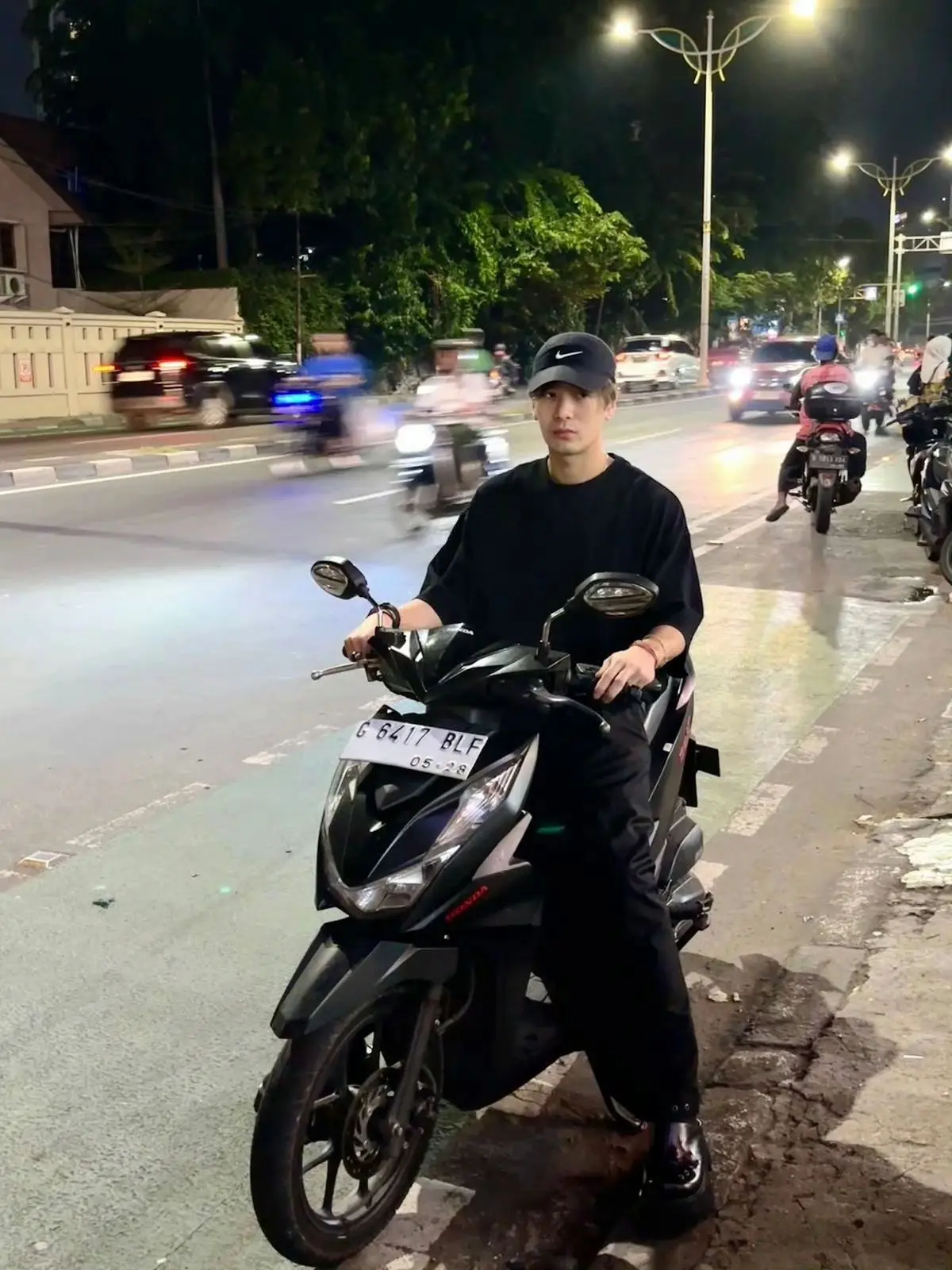 “孤独的骑士😔”我要被王嘉尔笑死了