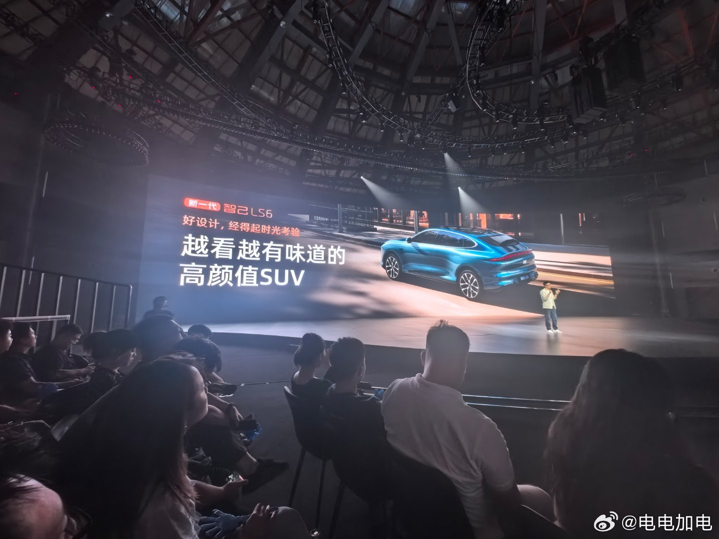 新一代智己LS6设计升级新一代智己LS6震撼上市买增程先看智己新一代智己LS6还
