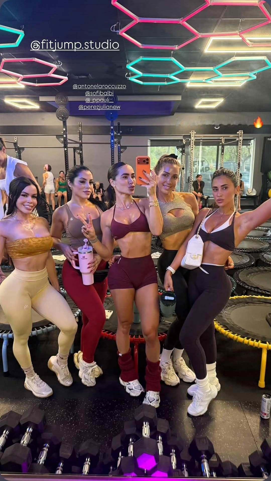 安妞和朋友们健身🏋🏻♀️🏋🏼♀️🏋🏽♀️🏋️♀️🏋🏾♀️梅西