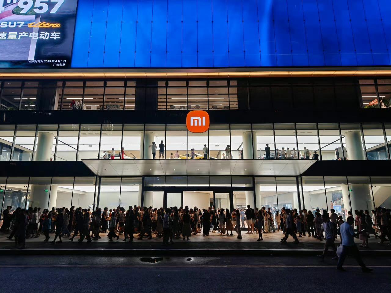 小米砸2726万为门店调整买单，背后藏着怎样的转型逻辑？
 
小米近期的大动作引