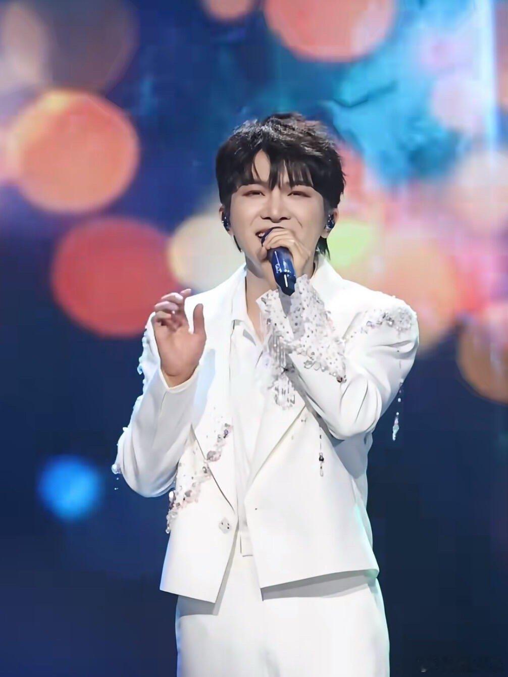 周深 遥遥 这首啊，很温暖的一首歌